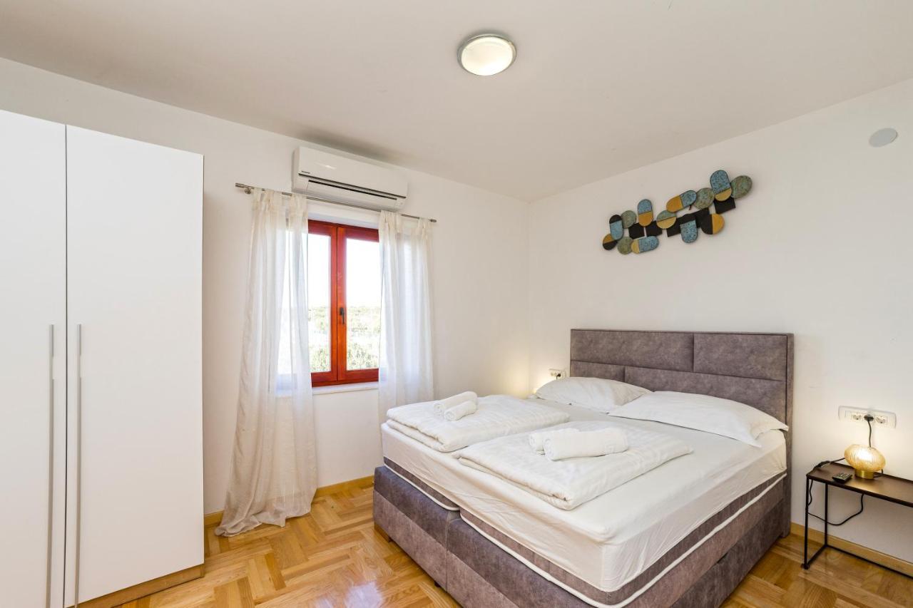 Villa Slavica Sveti Filip i Jakov Luaran gambar